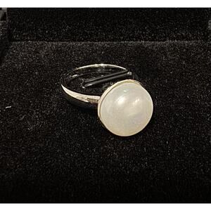 Size 5 Women’s Stud Style Cultured White Pearl With Silver Band